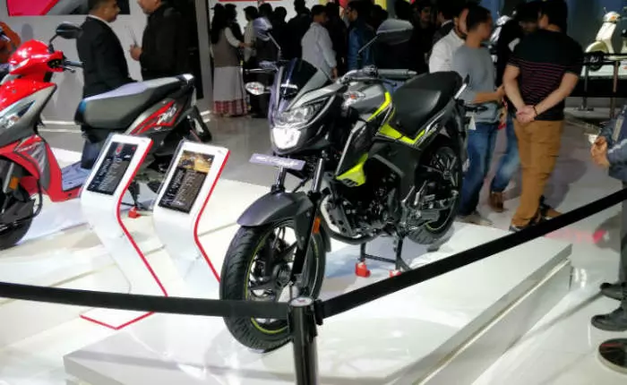Honda Cb Hornet 160r Price 21 Mileage Specs Images Of Cb Hornet 160r Carandbike Honda Cb Hornet 160r Price 21 Mileage Specs Images Of Cb Hornet 160r Carandbike