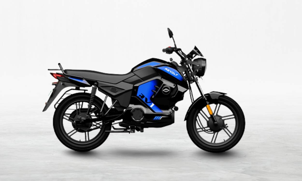 युवाओं को पसंद आ रही Revolt की ये सस्ती स्पोर्ट्स बाइक! फुल बैटरी चार्ज में दौड़ेगी 150KM, जाने फीचर 3 revolt rv1
