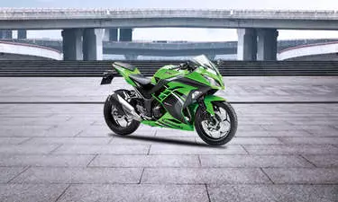 Sports Kawasaki Ninja 300 Sports Bike,price starts at Rs.2,98,000 Sports Kawasaki Ninja 300 Sports Bike