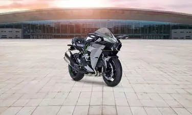 Sports Kawasaki Ninja H2 Sports Bike,price starts at Rs.34,99,000 Sports Kawasaki Ninja H2 Sports Bike