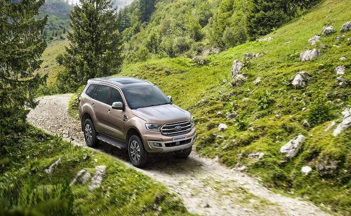 Ford Endeavour 2 2l Titanium Plus 4x2 At Price Specs And
