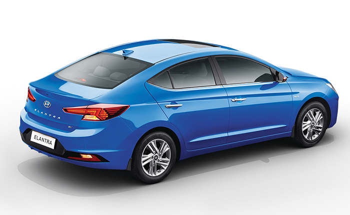 Hyundai Elantra 1.8 VTVT SX Price, Specs and Features CarandBike