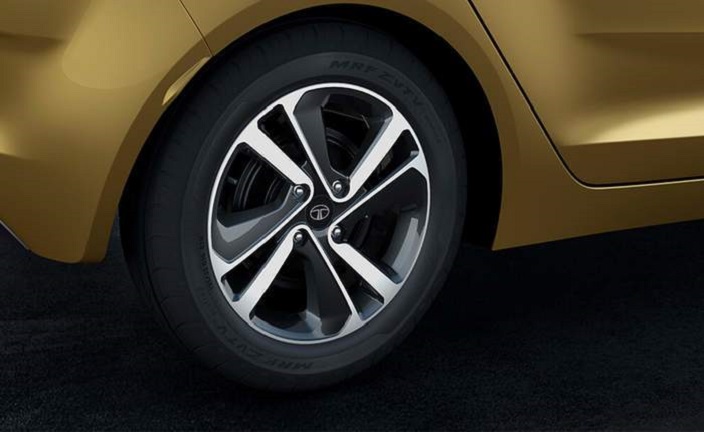 Tata Altroz Price in India 2022 - Images, Mileage & Reviews - carandbike