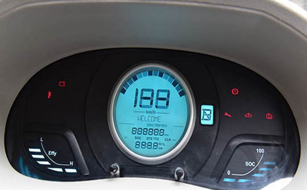 Mahindra eVerito Price in India 2021 Reviews, Mileage, Interior, Specifications of eVerito