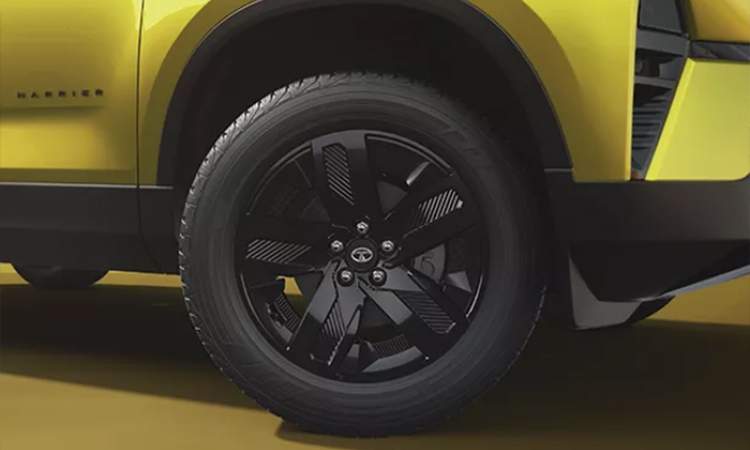 Stylish R18 alloys with Aero Inserts