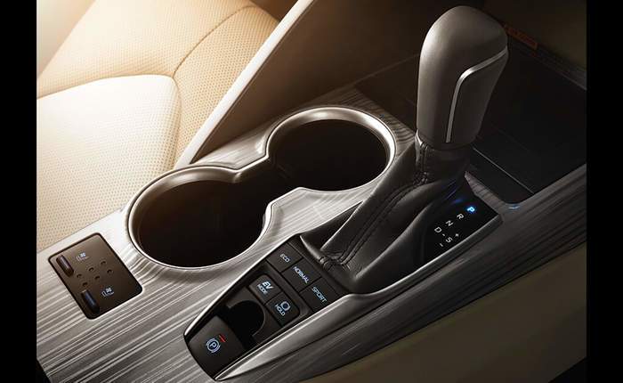 Toyota Camry Price In Nashik Check On Road Price Of Camry