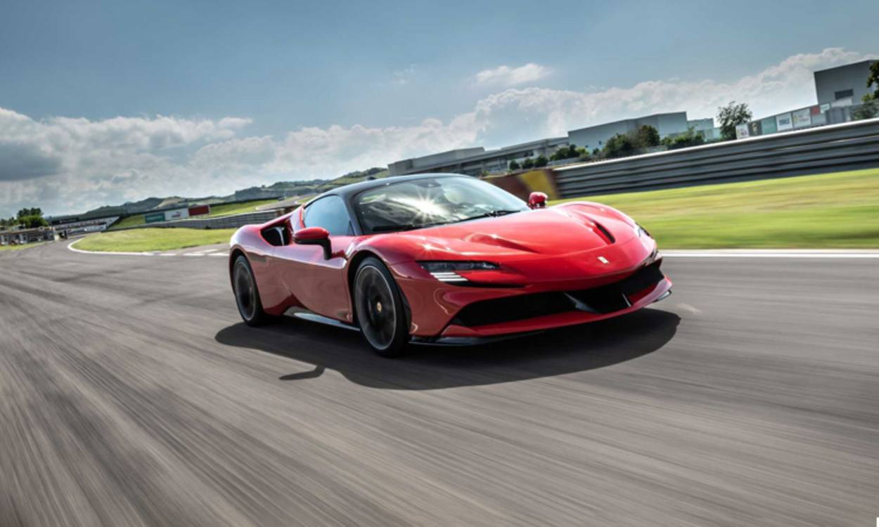 Ferrari SF90 Stradale Price in India 2021 - Images, Mileage & Reviews
