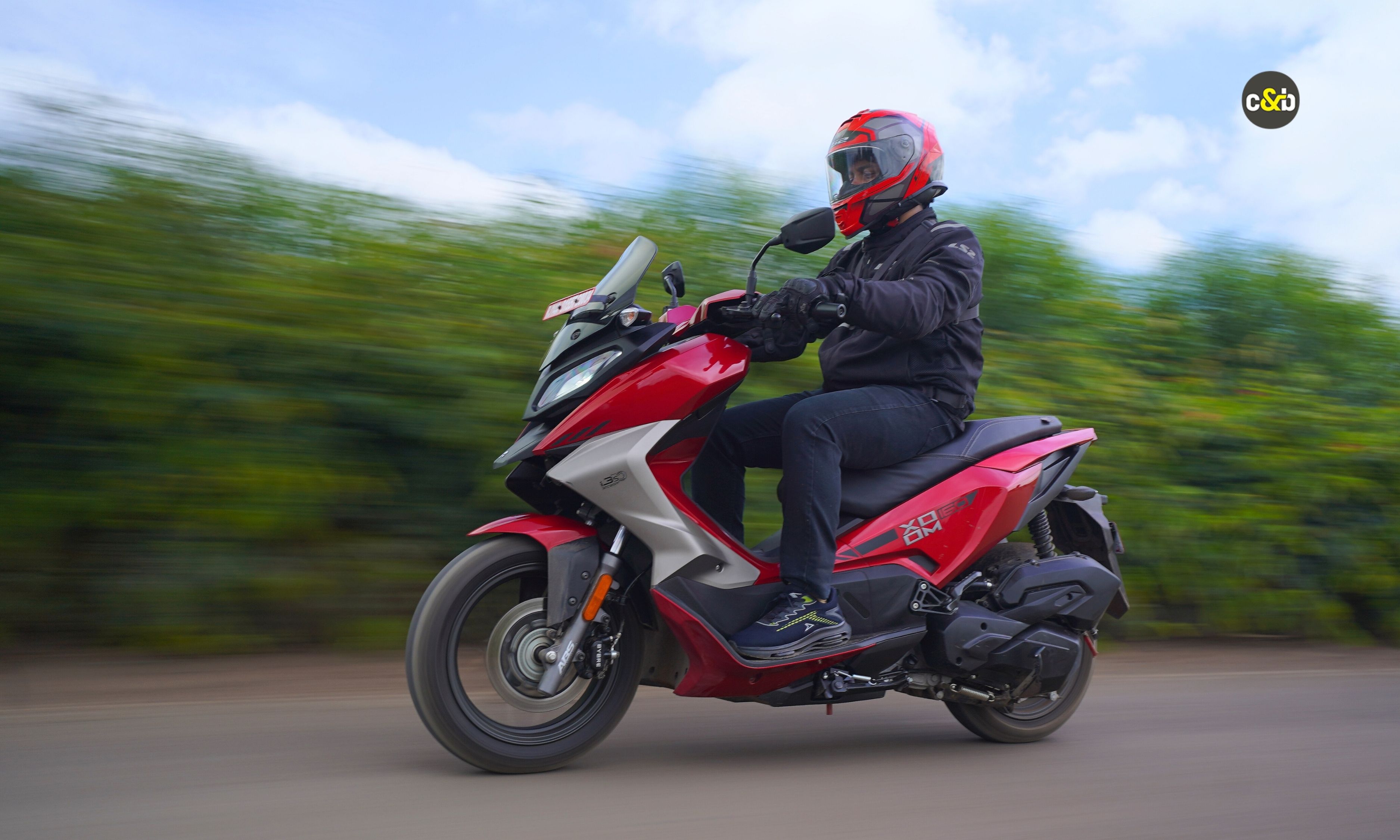 2025 Hero Xoom 160 red m39