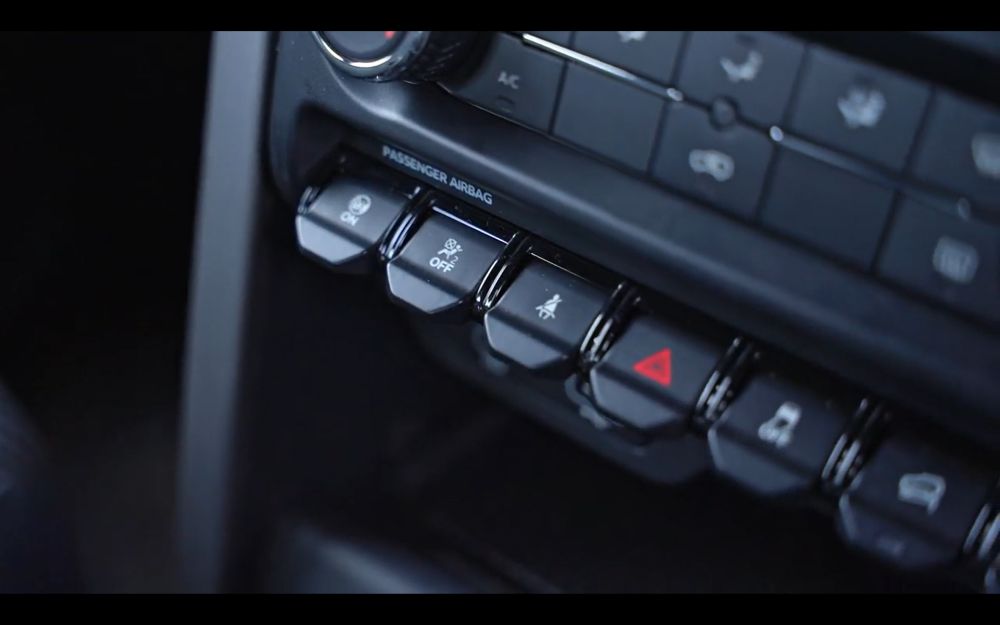 2025 Thar features