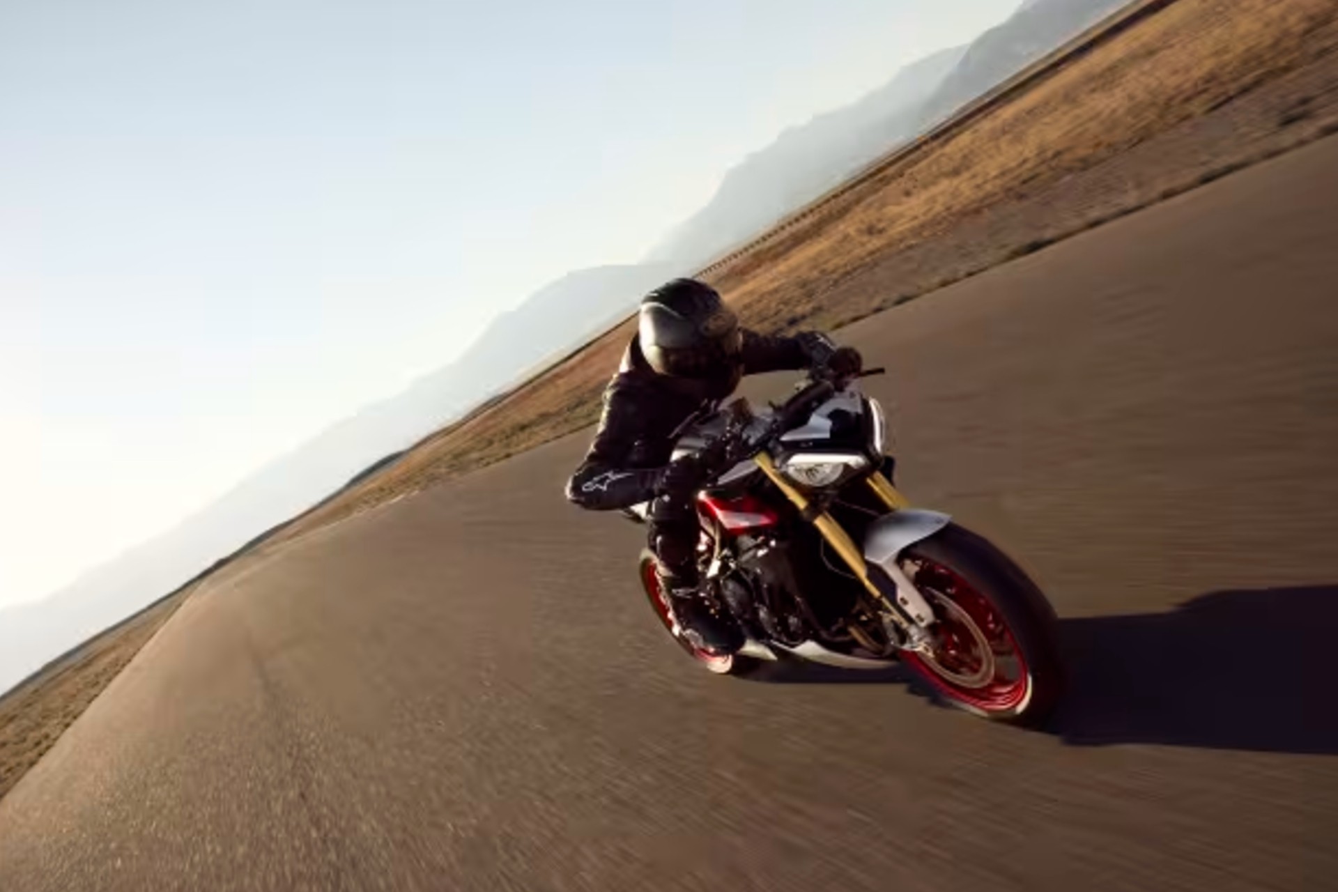 2025 Triumph Street Triple 765 RX m2