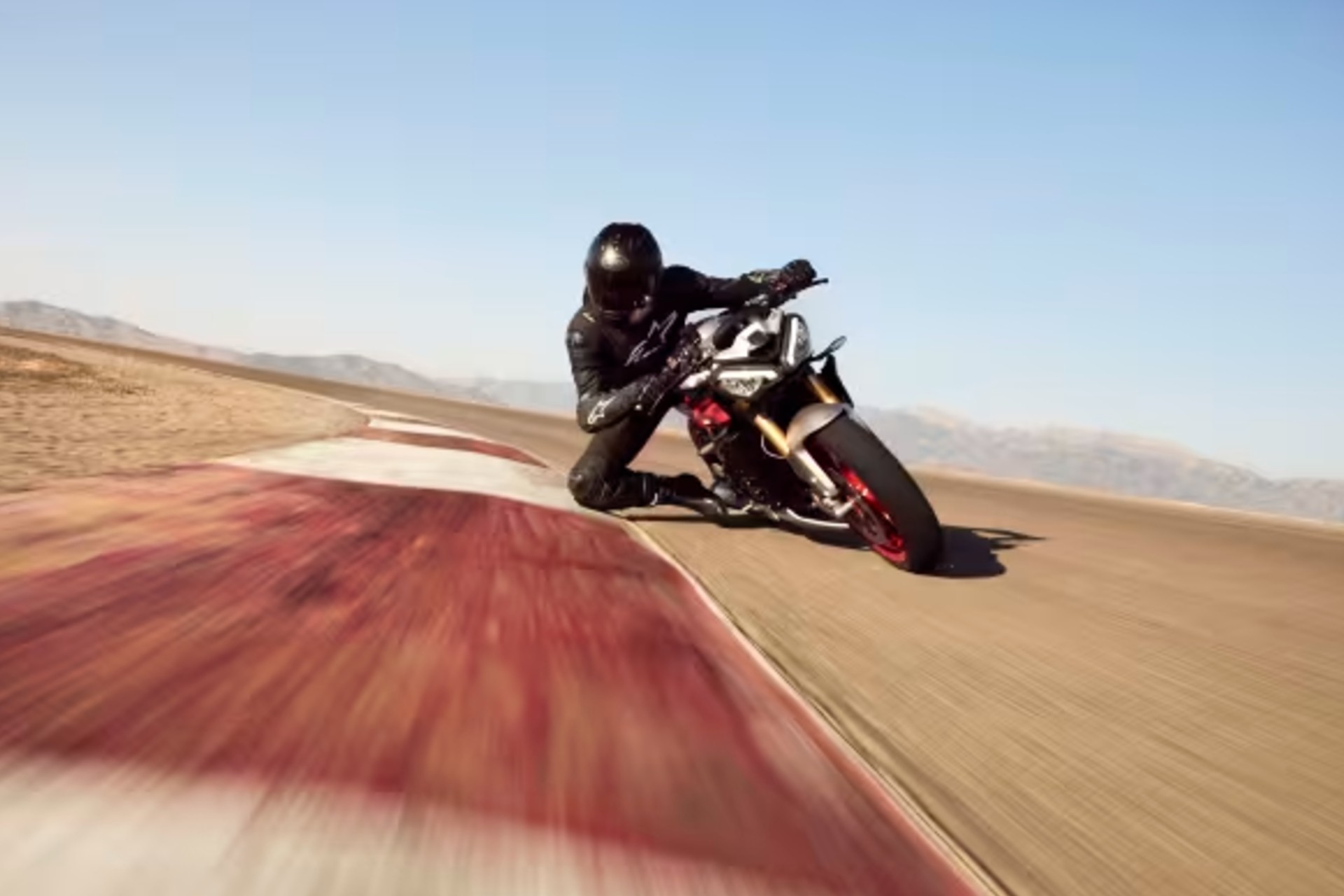 2025 Triumph Street Triple 765 RX m3
