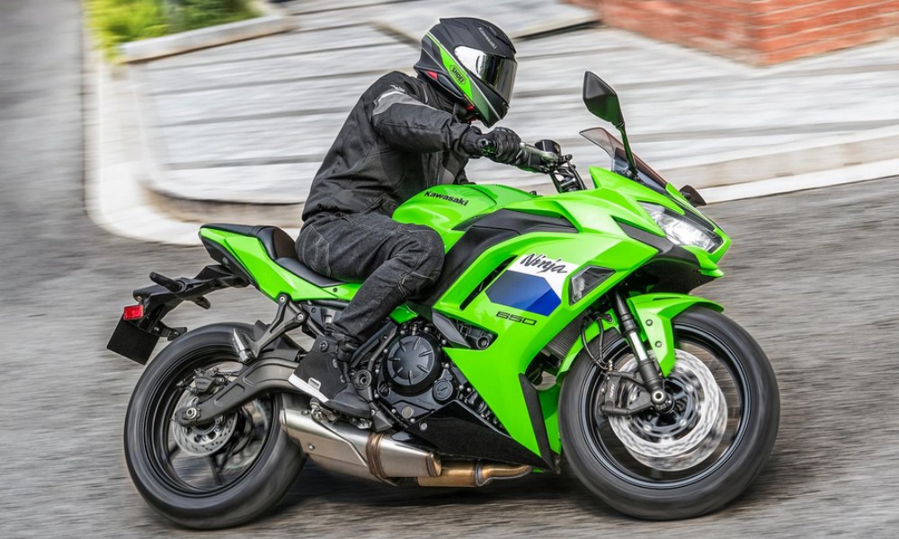 2027 Kawasaki Ninja 650 1