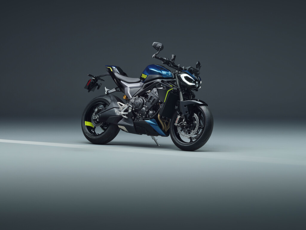 2027 Triumph Street Triple 798 RS m2