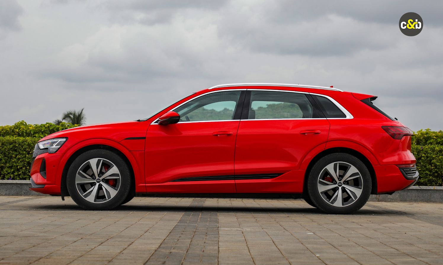 Audi etron Soneria Red Q8 4