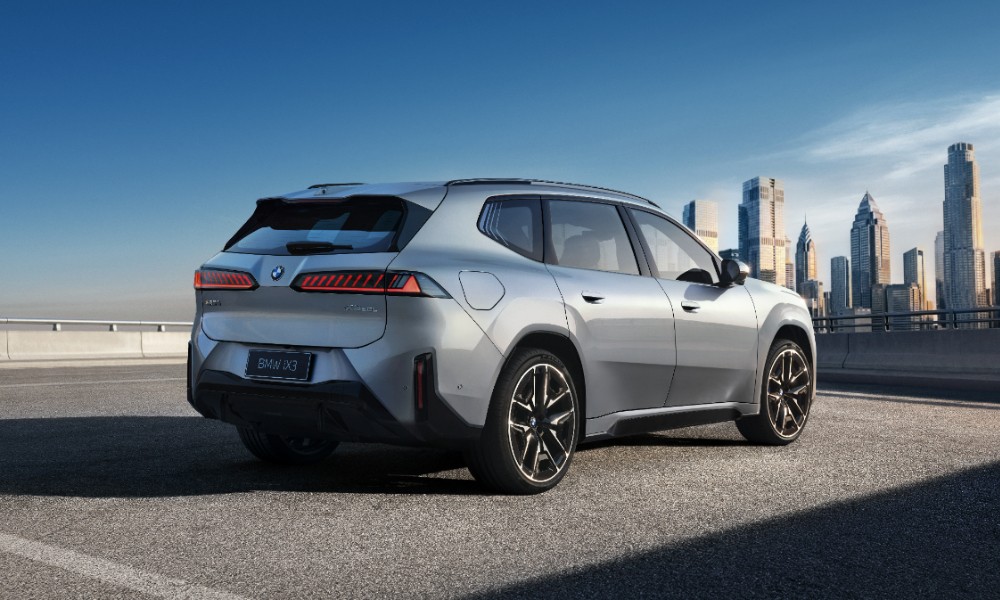 BMW i X3 LWB Debuts