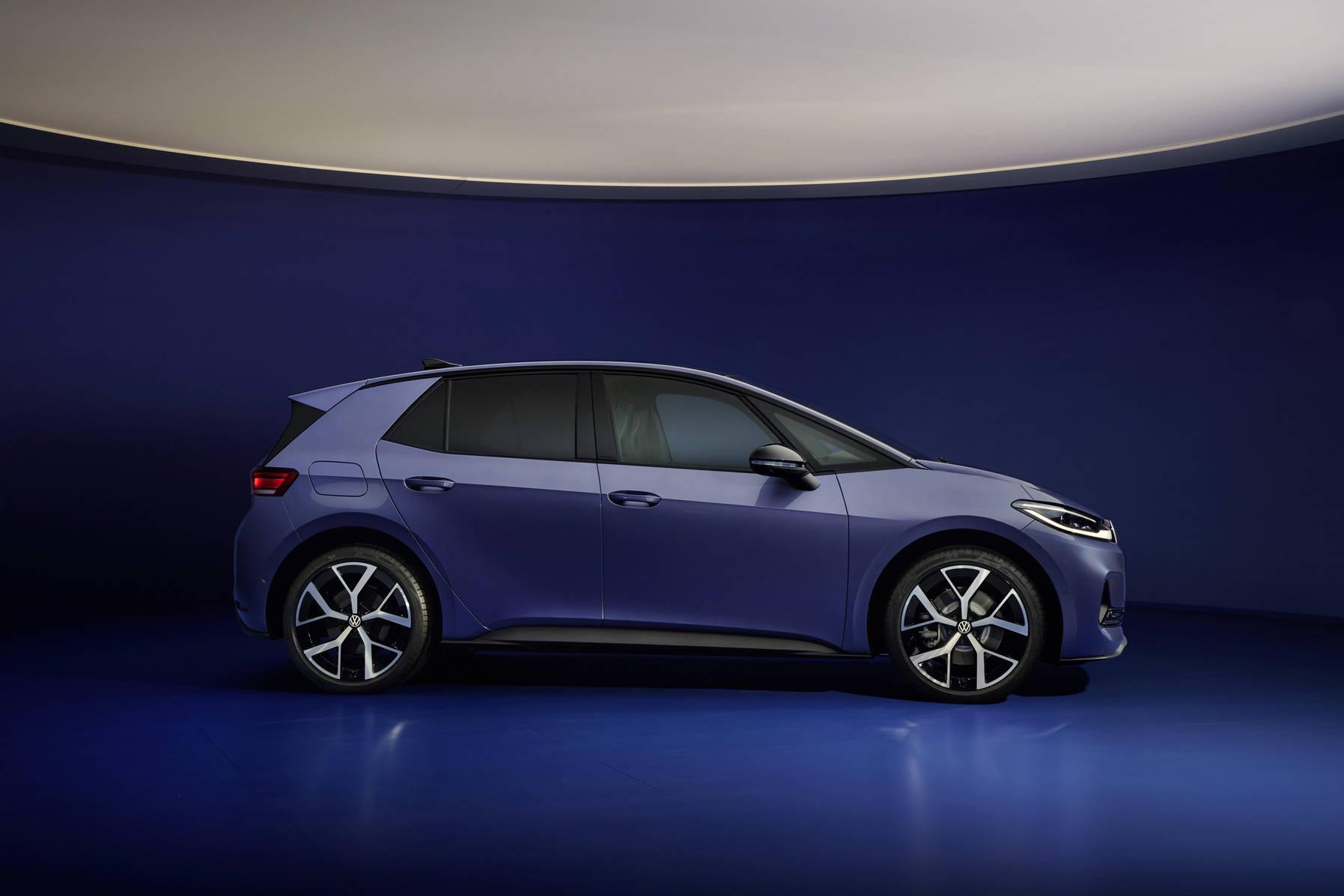 DB 2026 AU 00282 medium