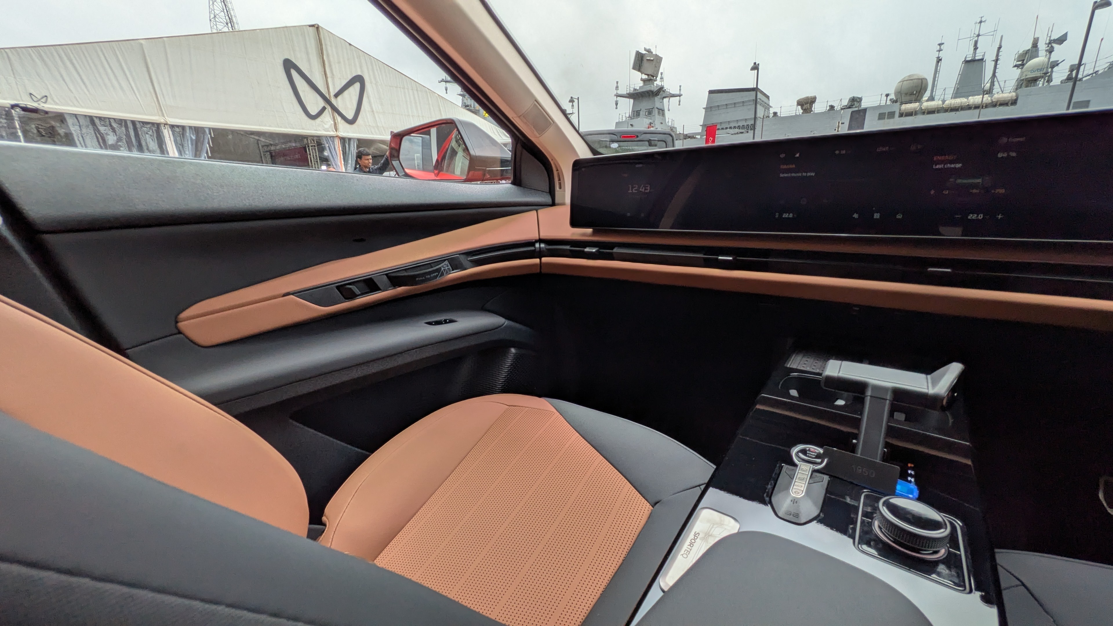 BE 6 Sporteq Interior