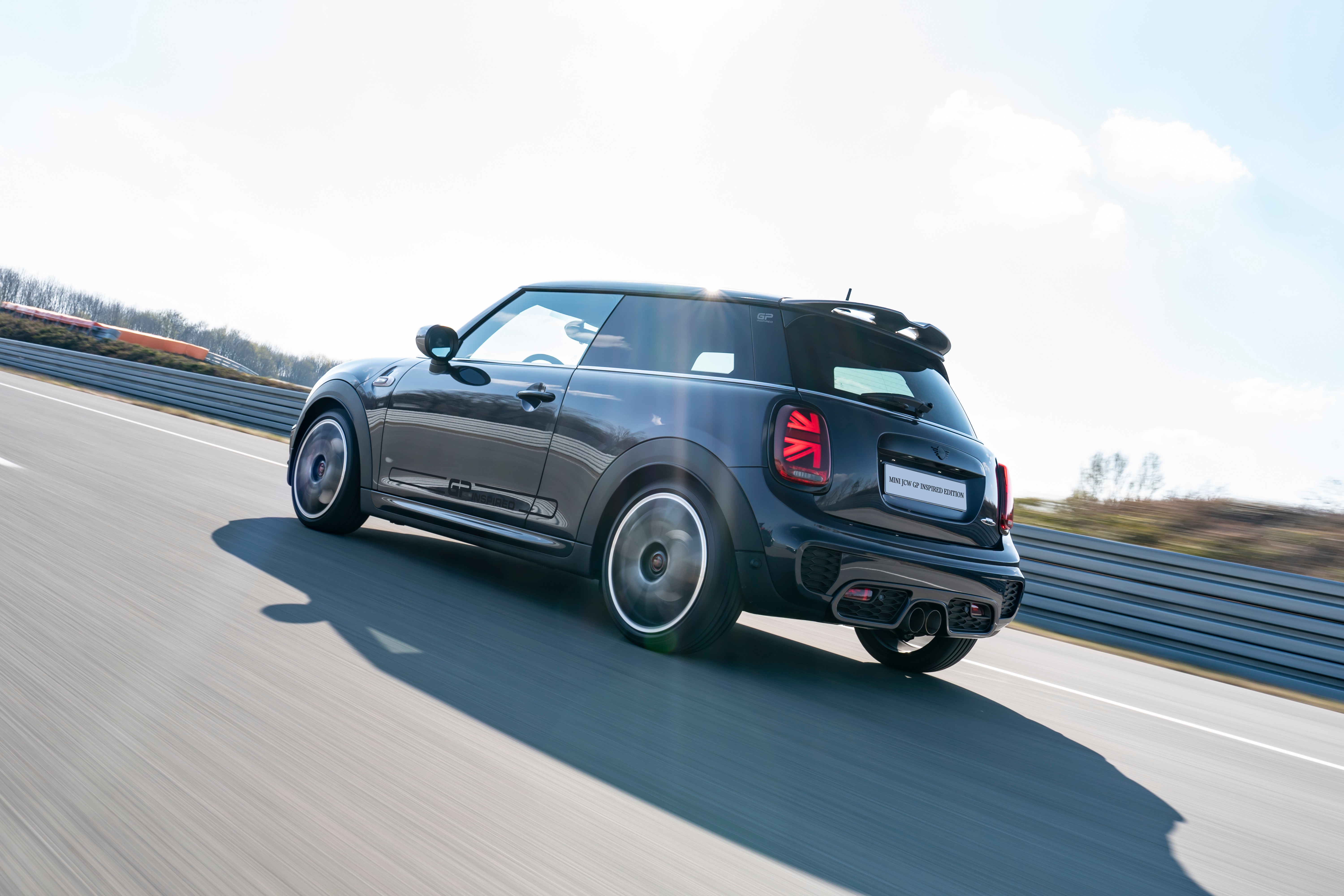 P90413270 high Res mini john cooper wor