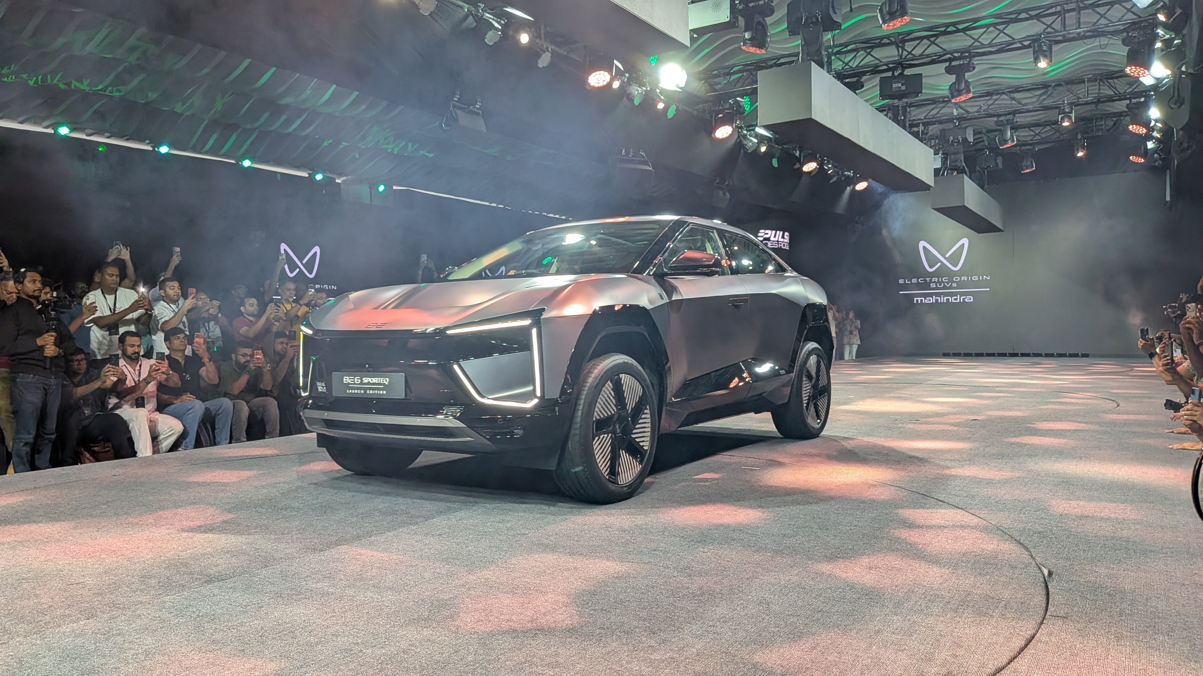 BE 6 Sporteq Front