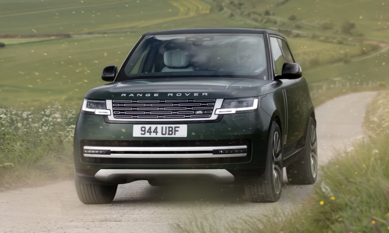 New Range Rover Electric Revealed: Dual-Motor AWD, 118 kWh Battery, 600 Km Range