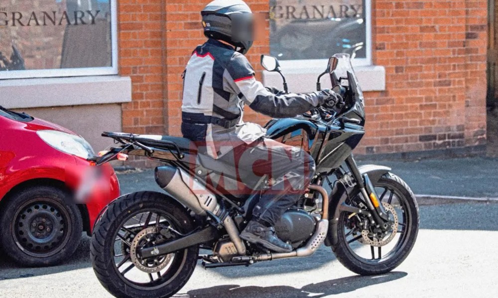 Royal Enfield Himalayan 750 spied carandbike 2