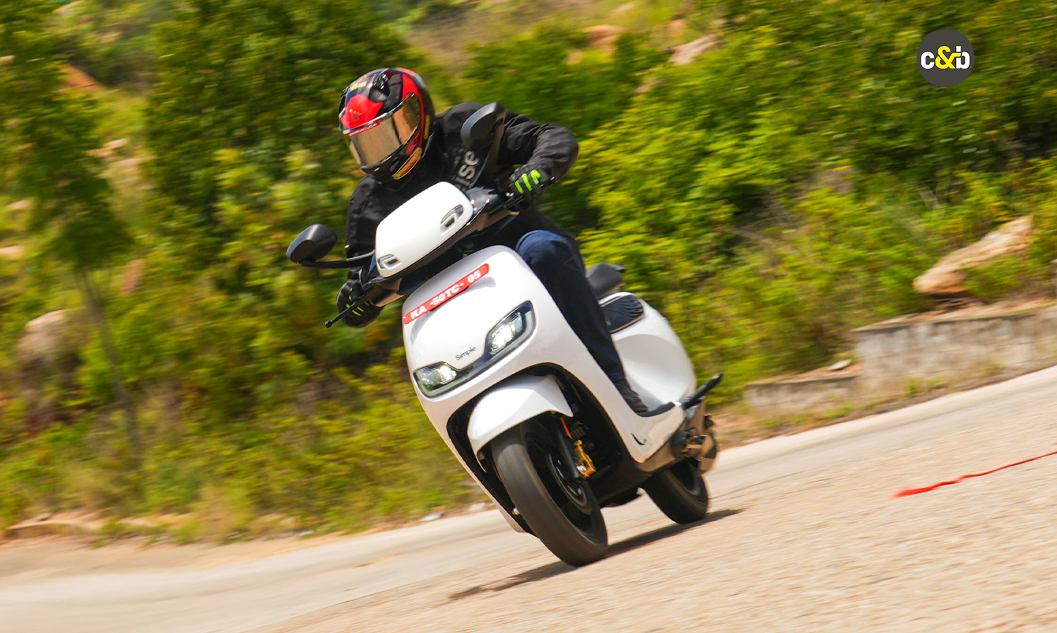 Simple Wave First Ride Review: Space, Pace And More Space