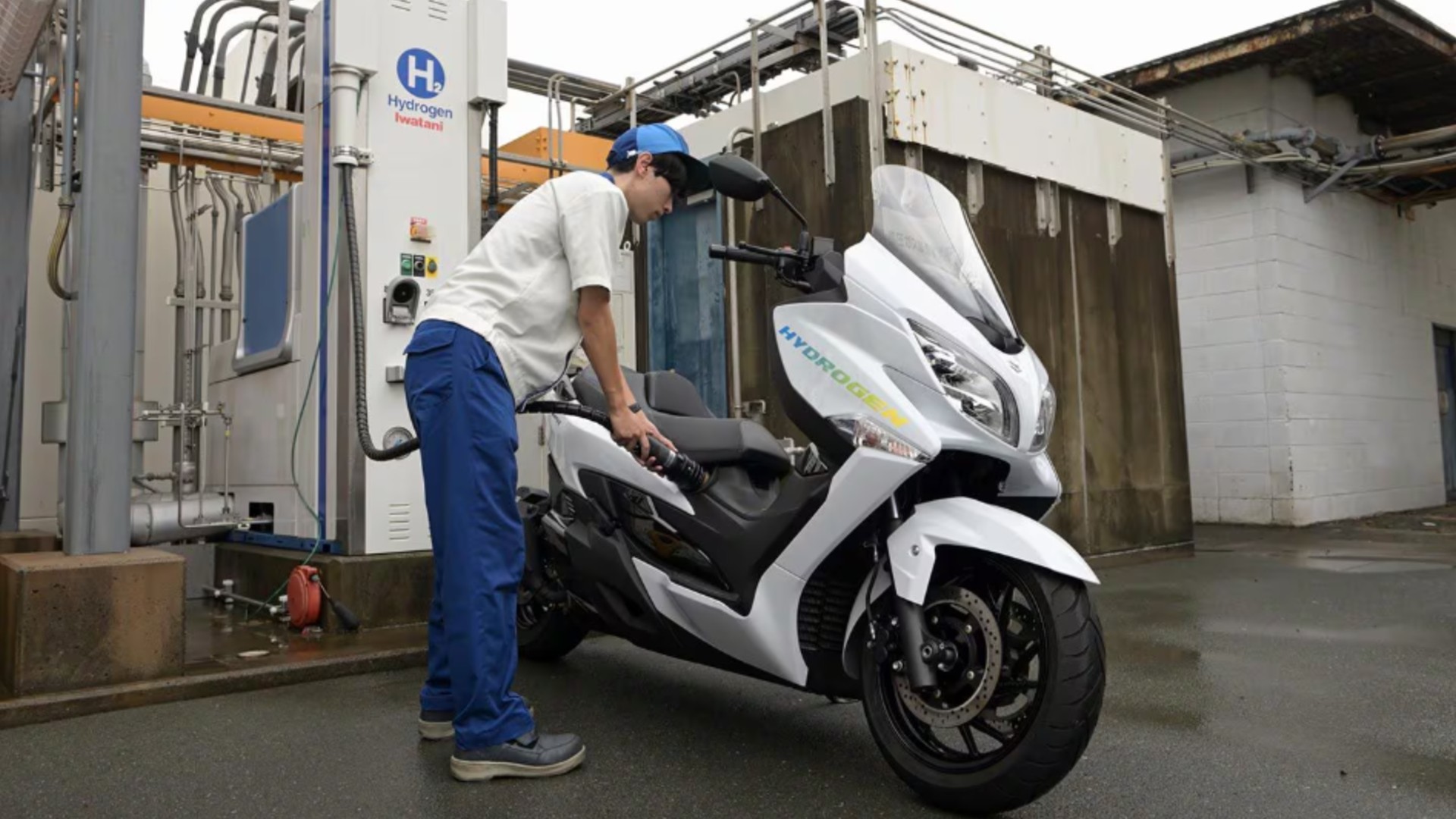 Suzuki Burgman Hydrogen Prototype Refill m1