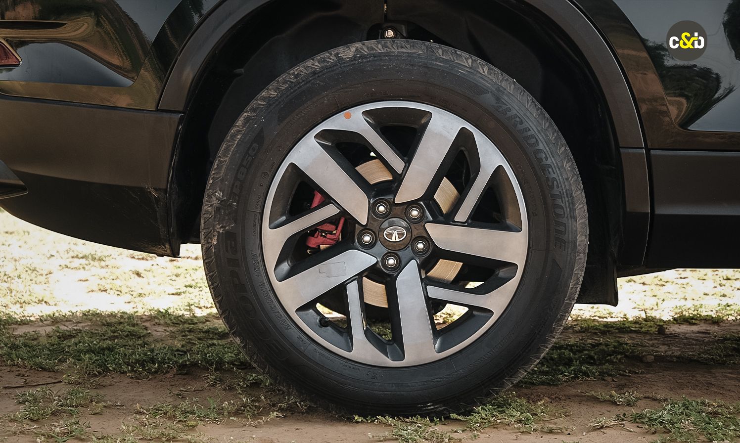 TATA SAFARI DETAIL ALLOY WHEEL