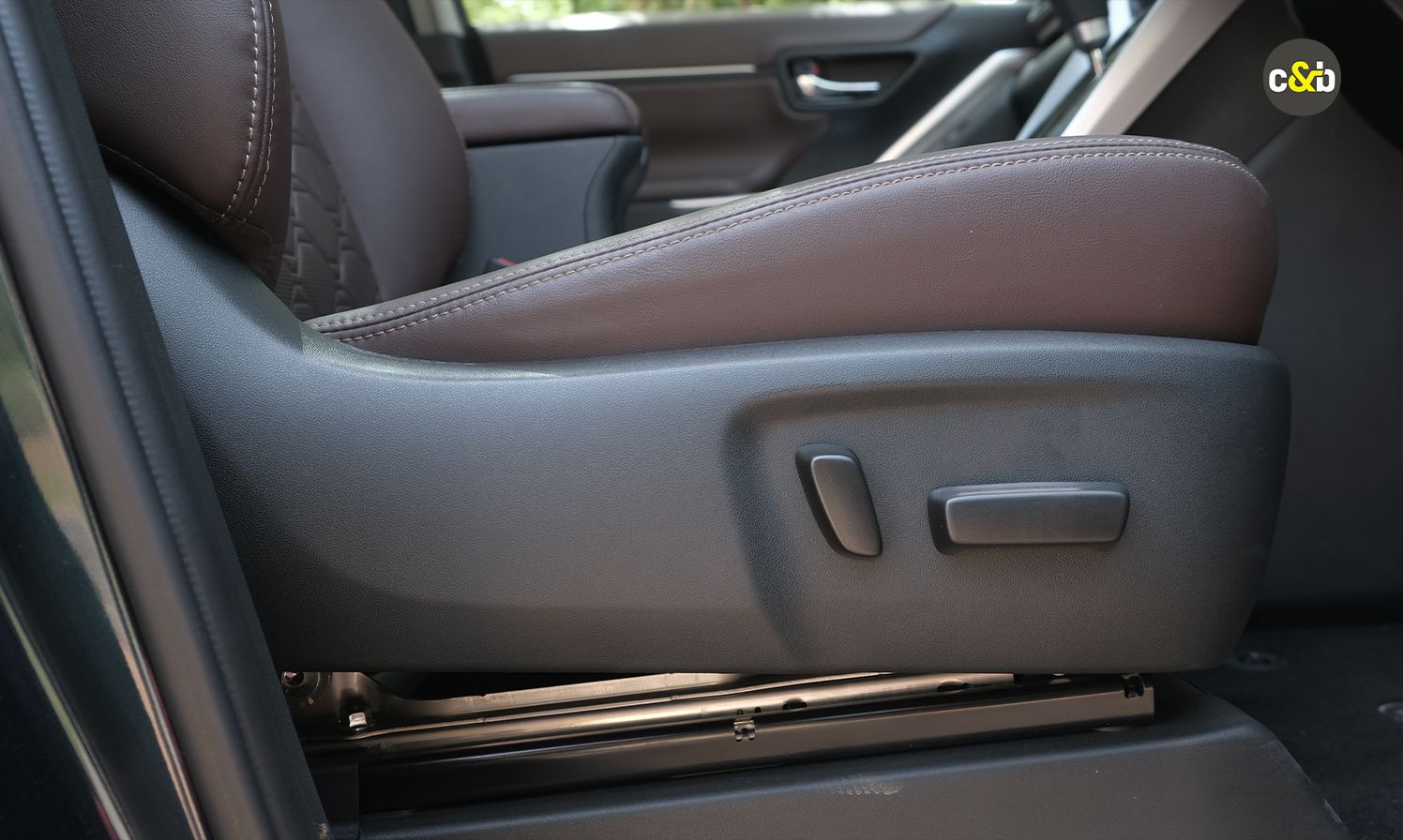 TOYOTA INNOVA HYCROSS INTERIOR SEAT ADJUSTMENT