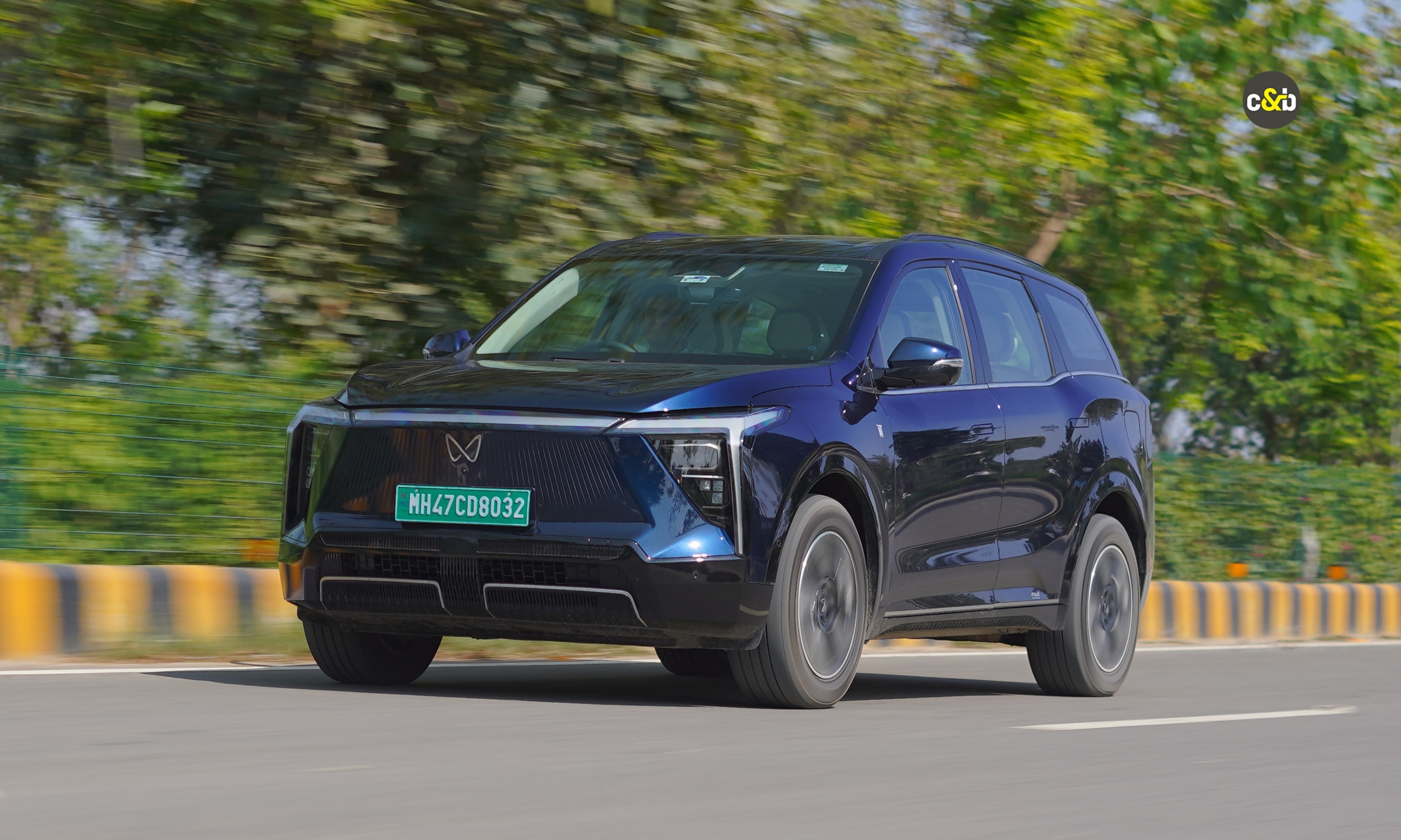 Toyota Innova Hycross and Mahindra Xev 9s m113