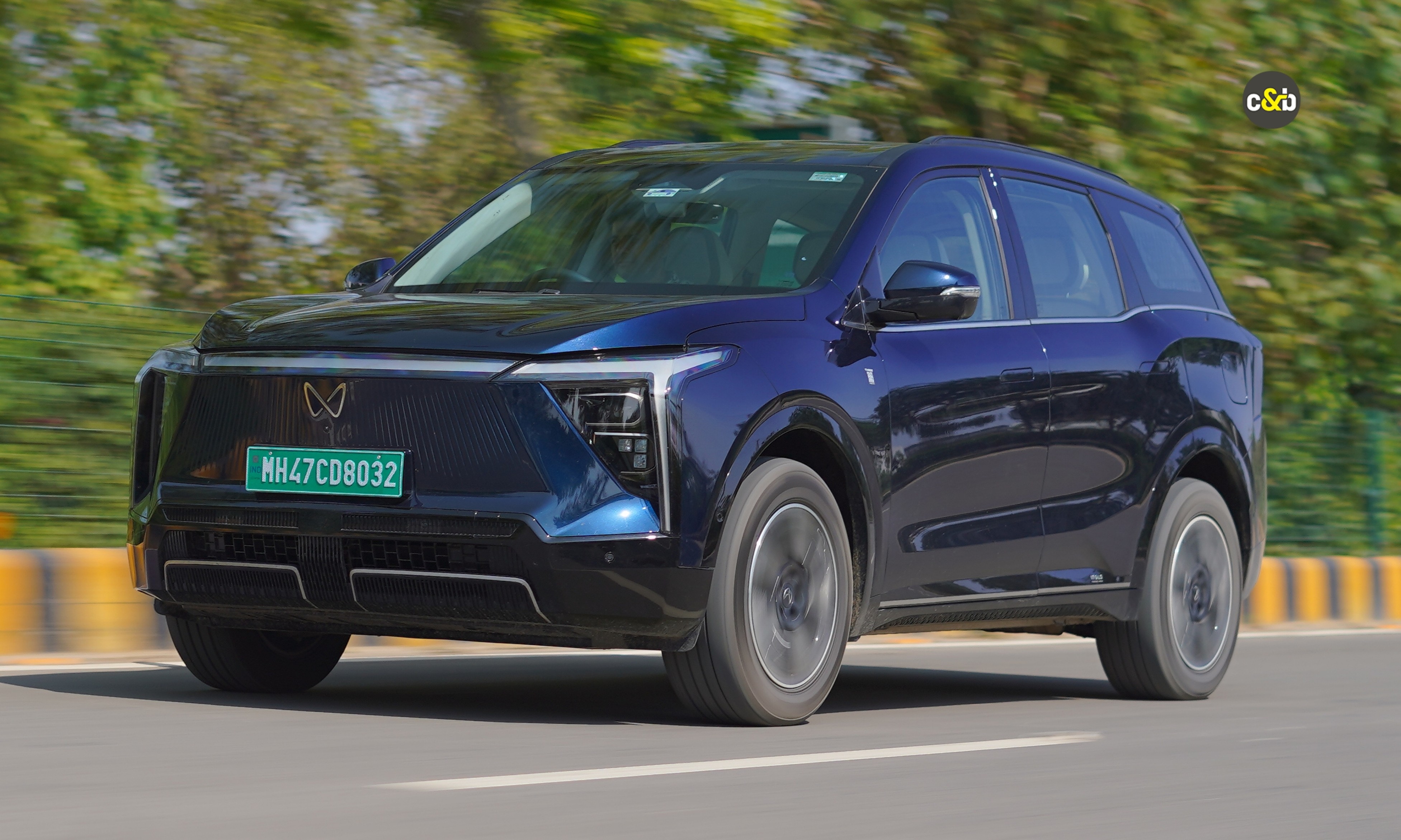 Toyota Innova Hycross and Mahindra Xev 9s m115