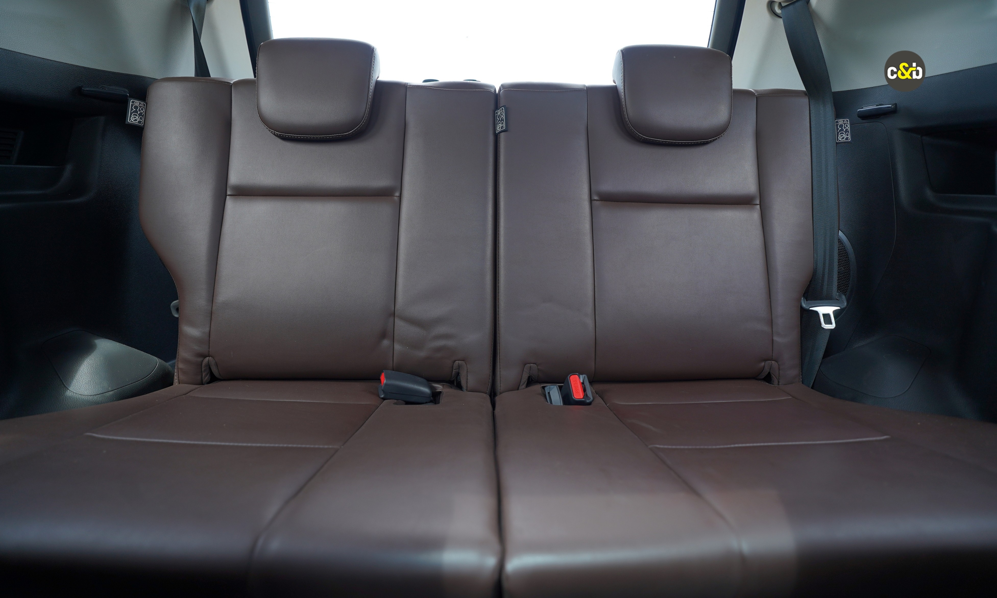 Toyota Innova Hycross and Mahindra Xev 9s m45