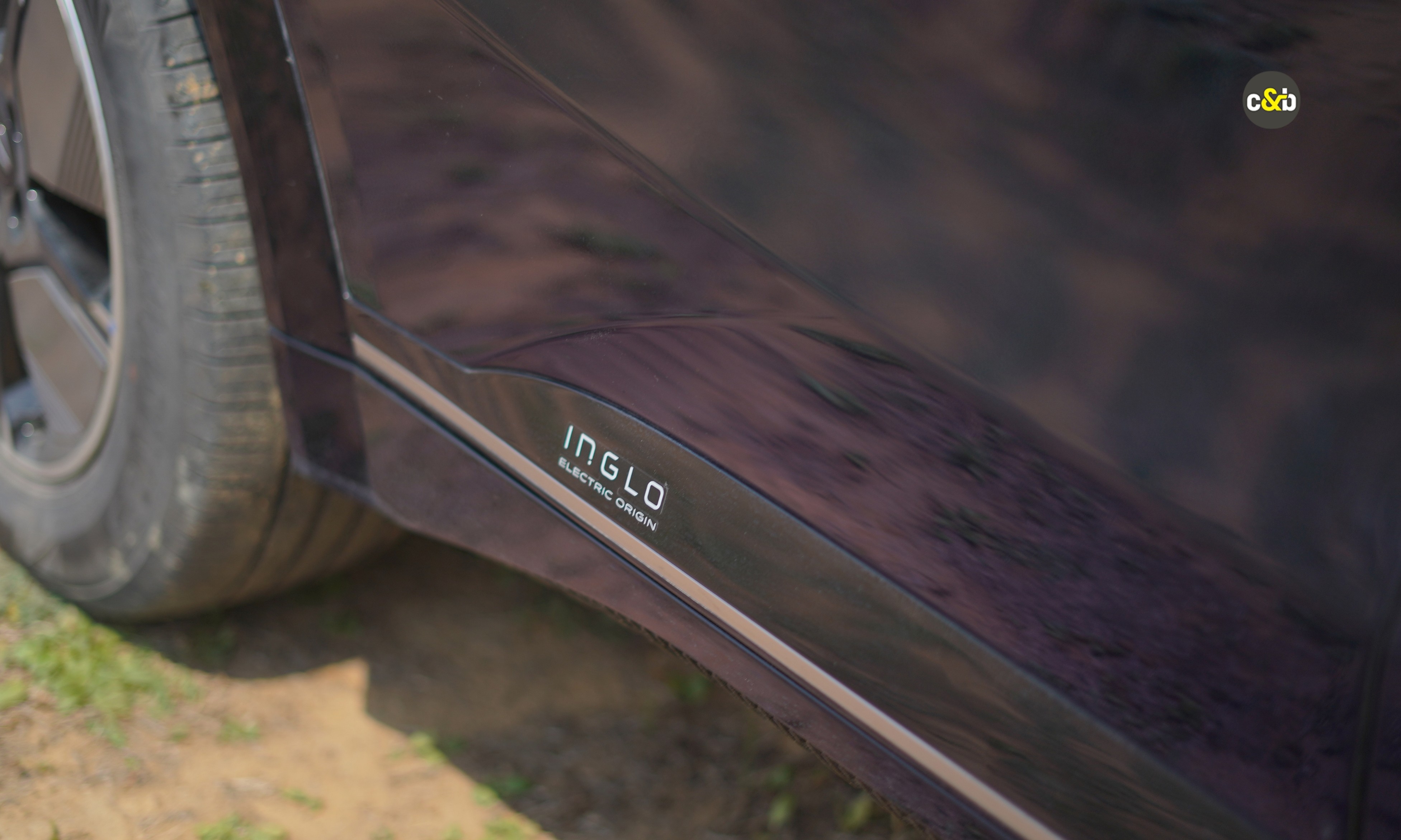 Toyota Innova Hycross and Mahindra Xev 9s m65