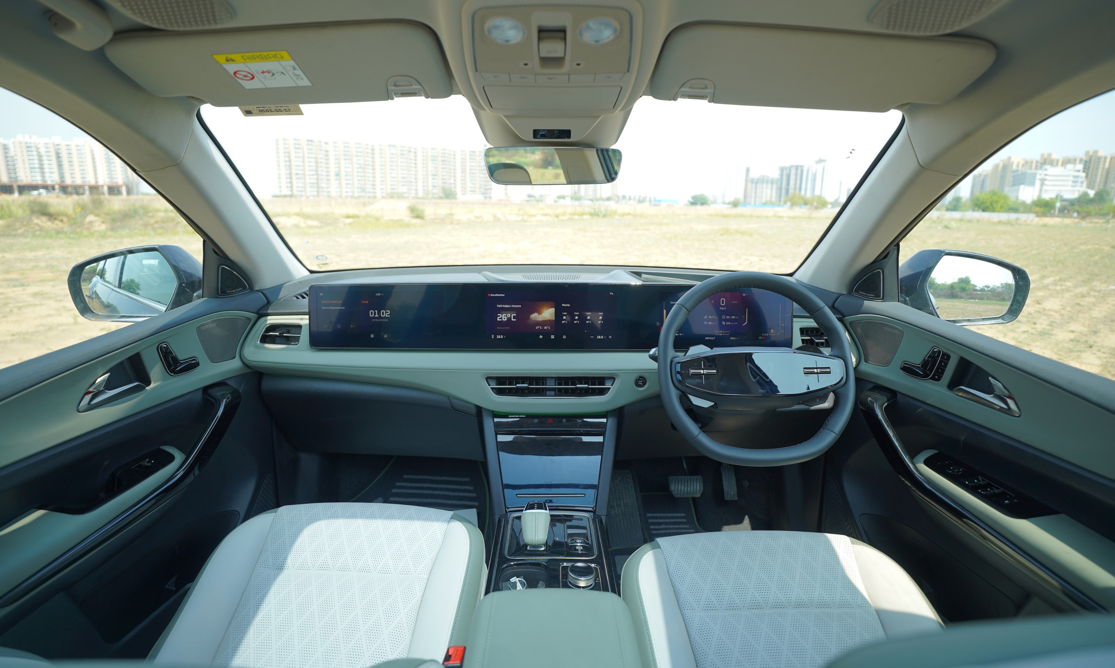 Toyota Innova Hycross and Mahindra Xev 9s m73