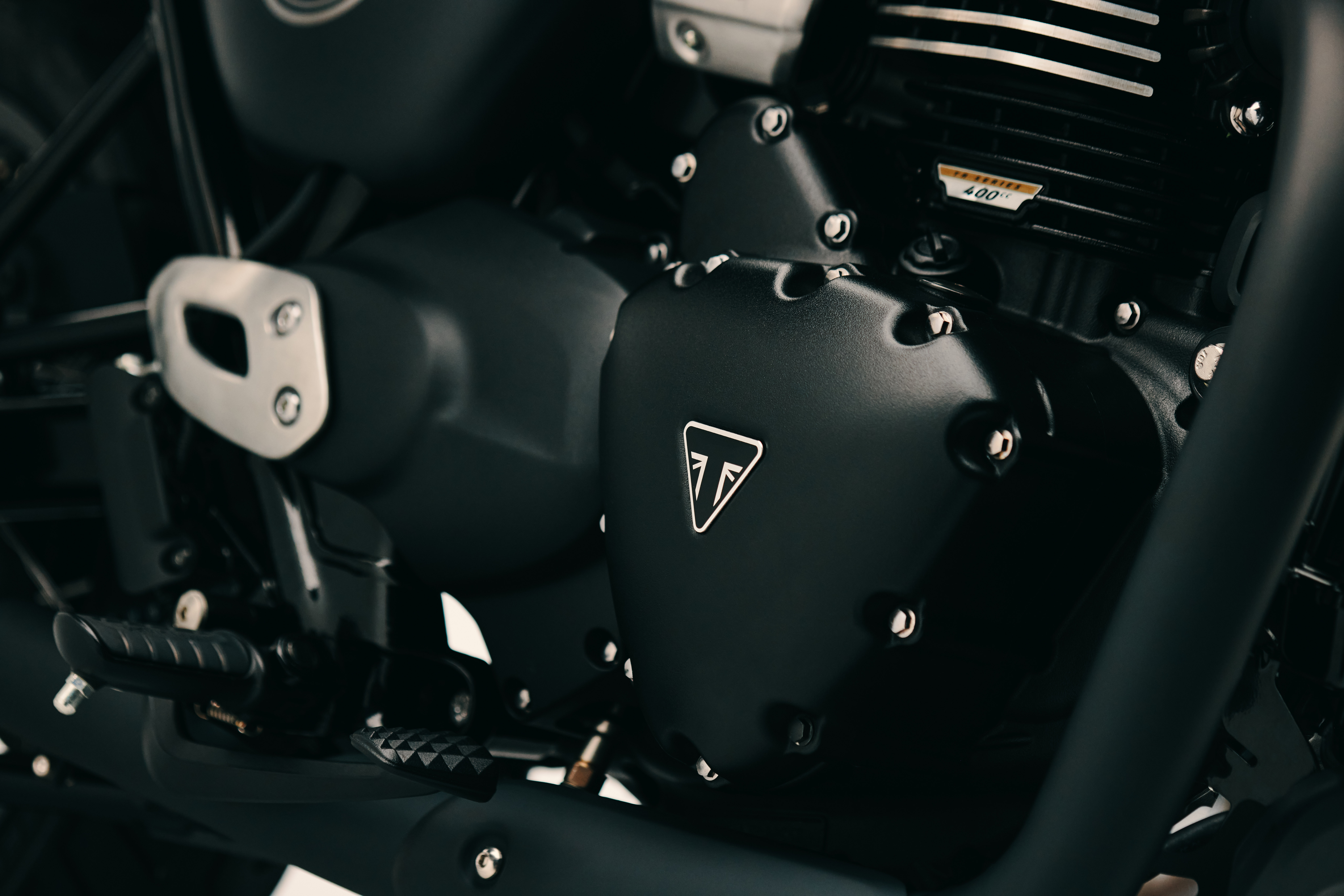 Triumph Bonneville T40 Black MY 27 Detail Close Up Engine