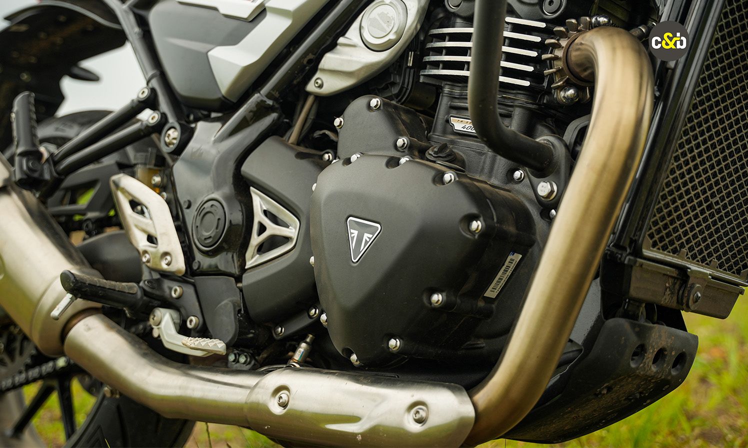 Triumph Thruxton 400 web 12