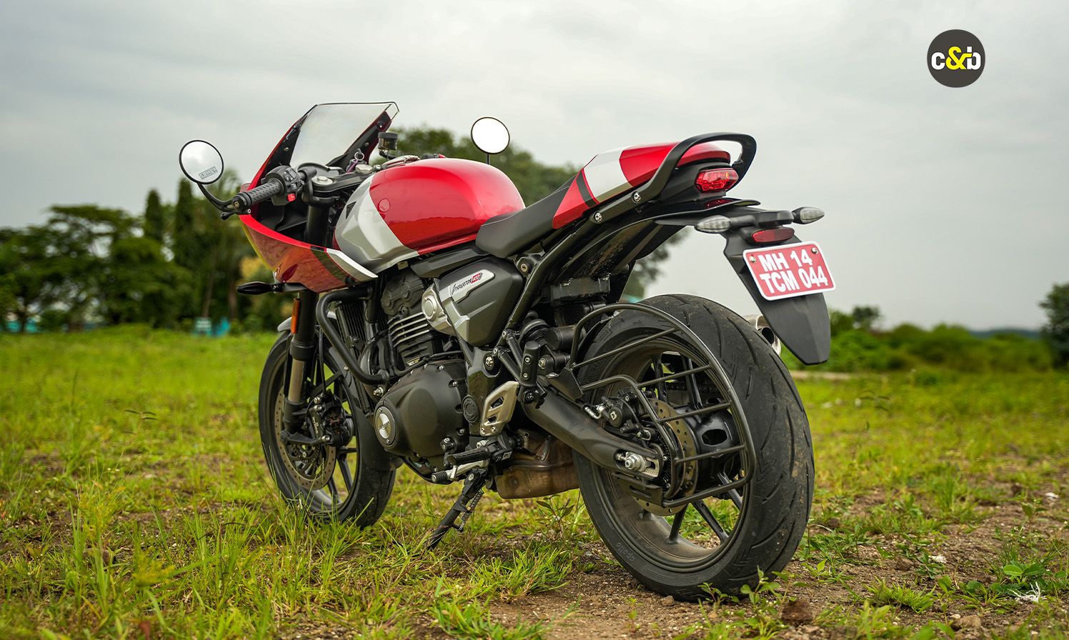 Triumph Thruxton 400 web 14