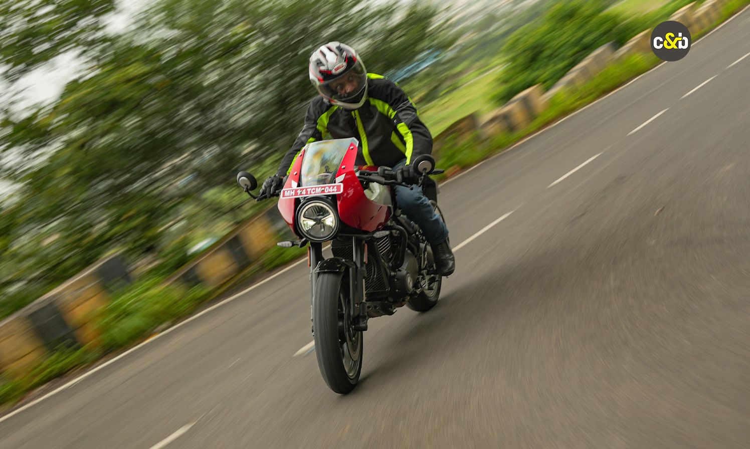 Triumph Thruxton 400 web 15