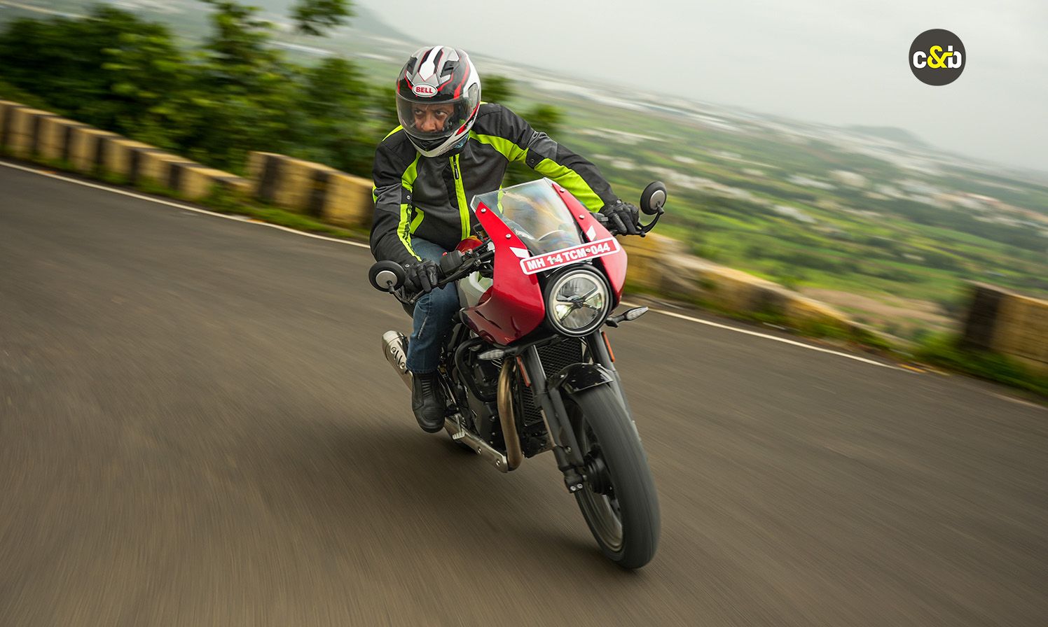 Triumph Thruxton 400 web 17