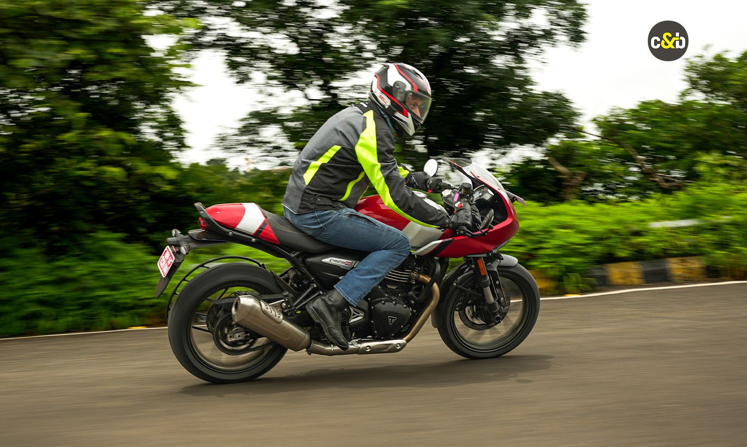 Triumph Thruxton 400 web 18
