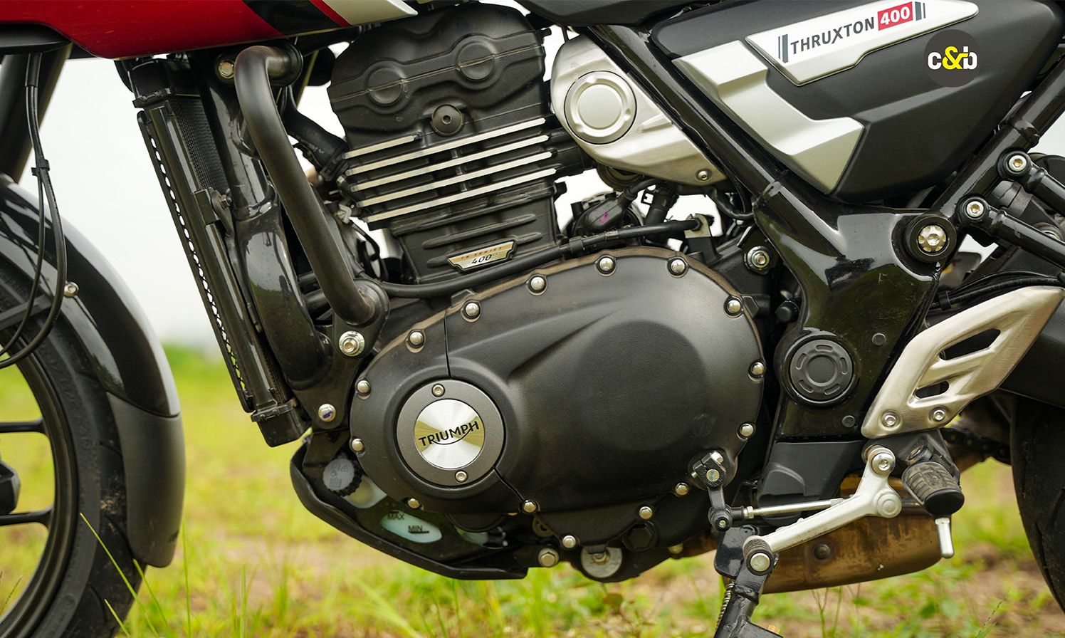 Triumph Thruxton 400 web 21