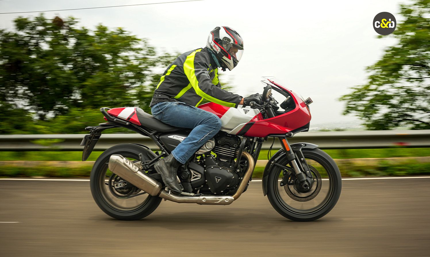 Triumph Thruxton 400 web 27