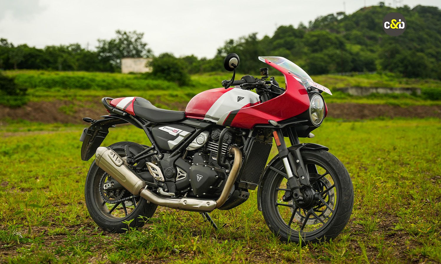 Triumph Thruxton 400 web 2