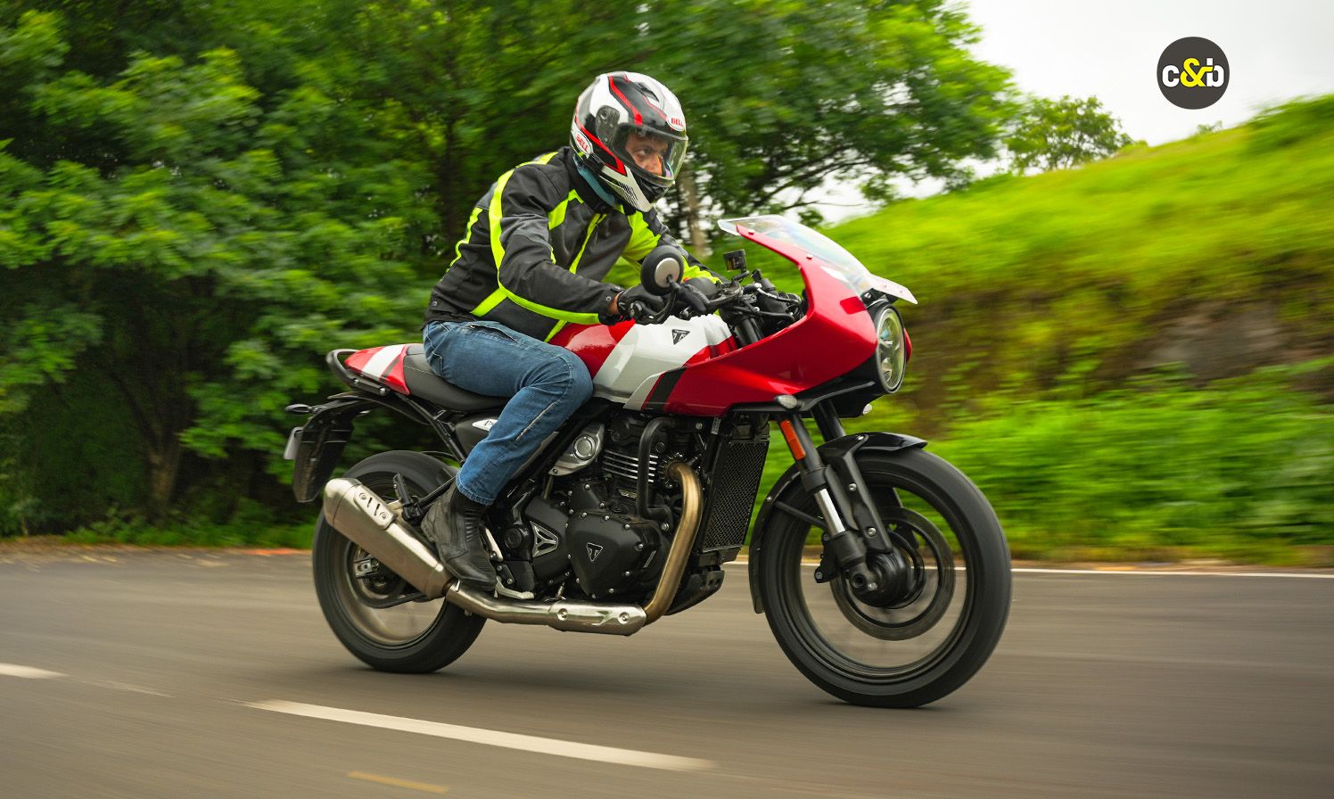 Triumph Thruxton 400 web 34