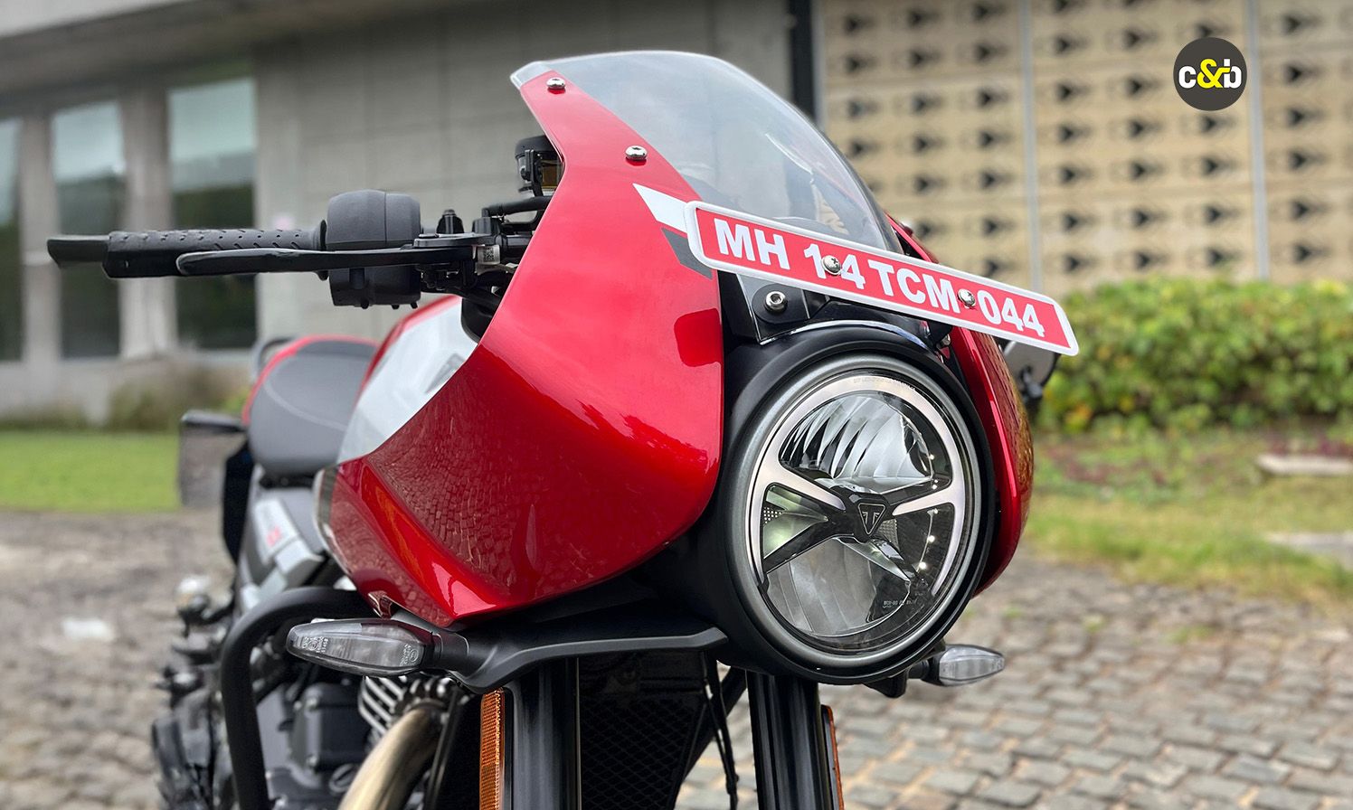 Triumph Thruxton 400 web 37