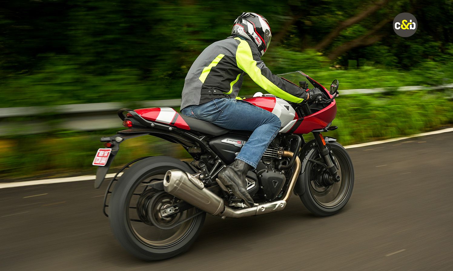 Triumph Thruxton 400 web 8