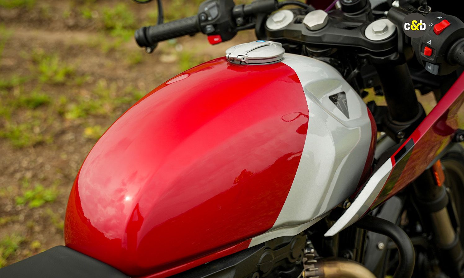 Triumph Thruxton 400 web 9