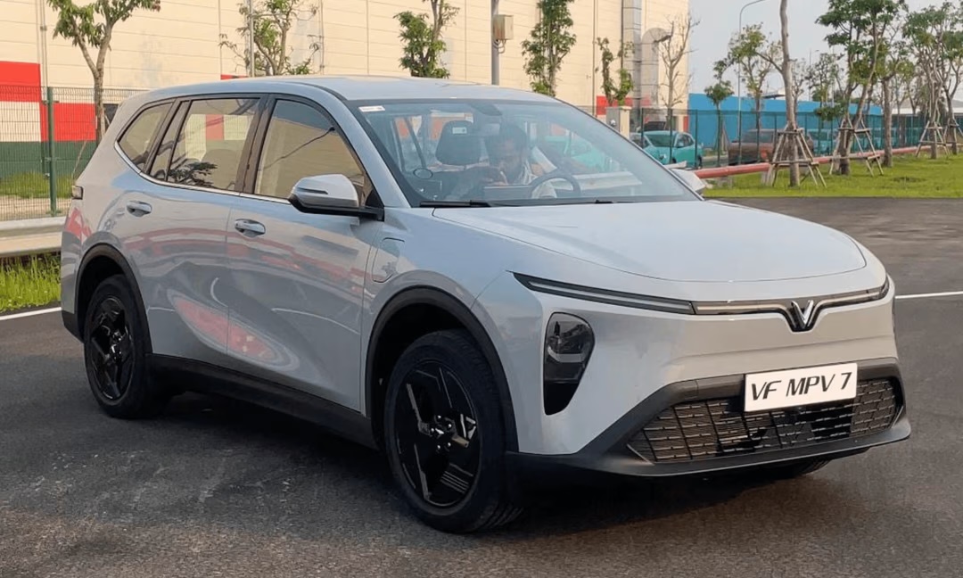 Vin Fast VF MPV 7 0a305805a7 9ae463a11f