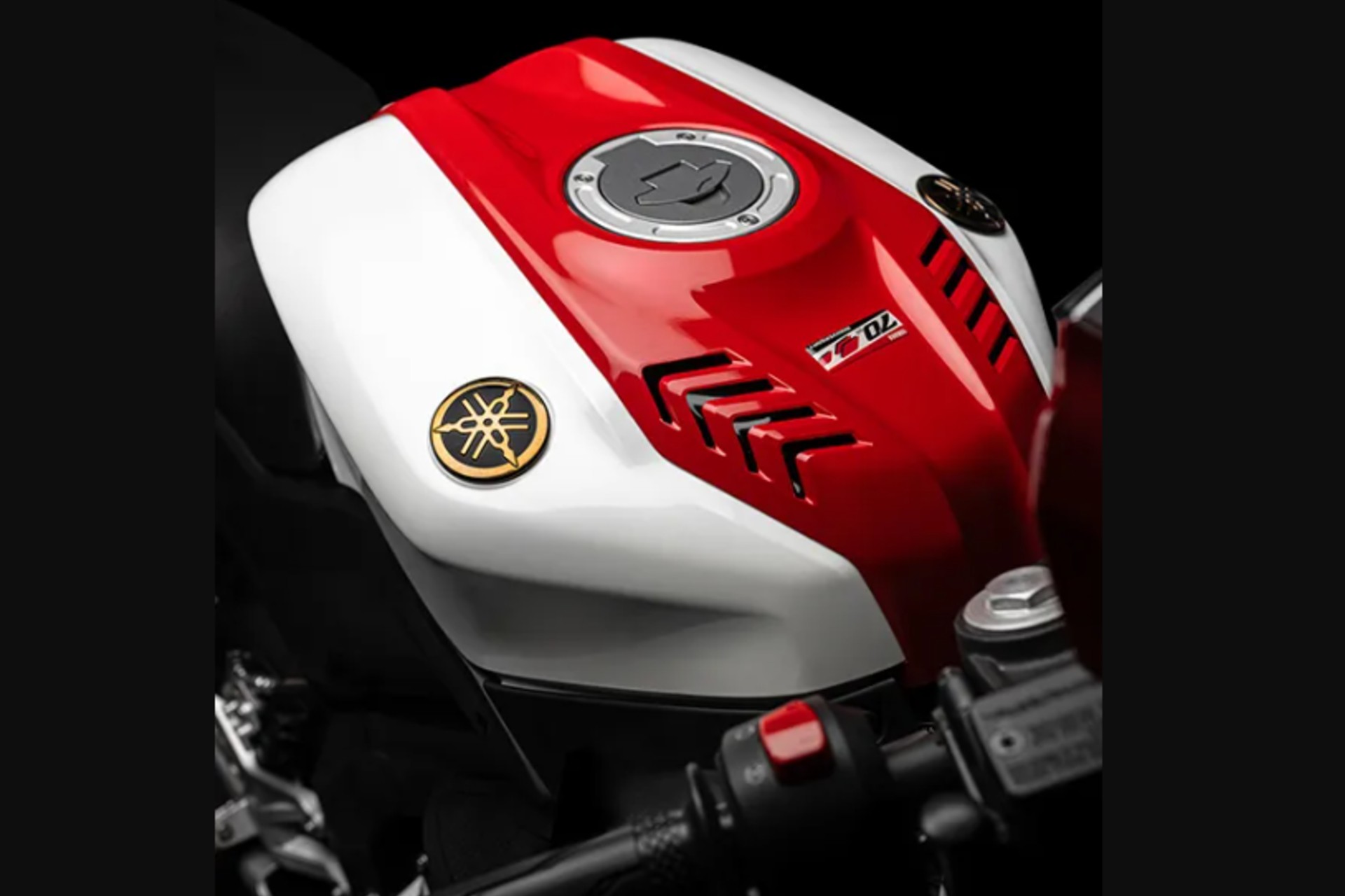 Yamaha R15 70th anniversary m2