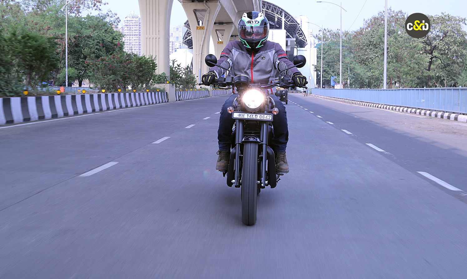 Jawa 42 2.1 Dual Tone Review: In Pictures